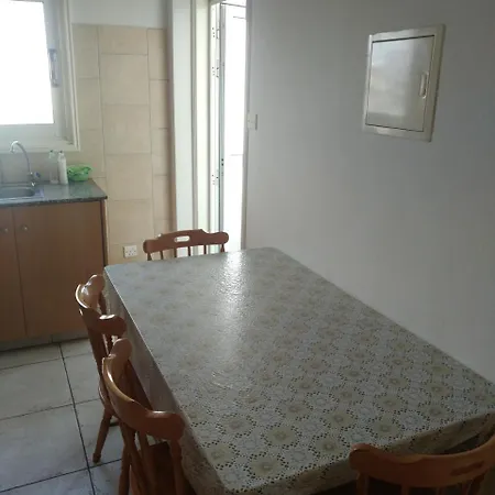 One Bedroom شقة لارنكا
